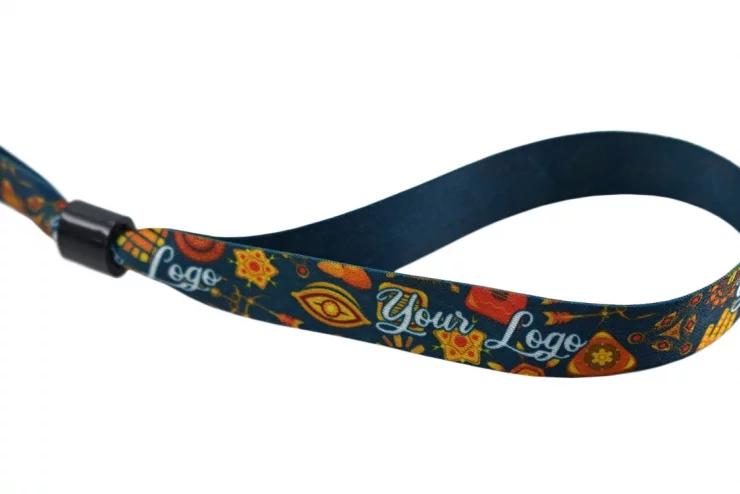 Armbänder aus Polyester, zu 100% in Europa produziert.