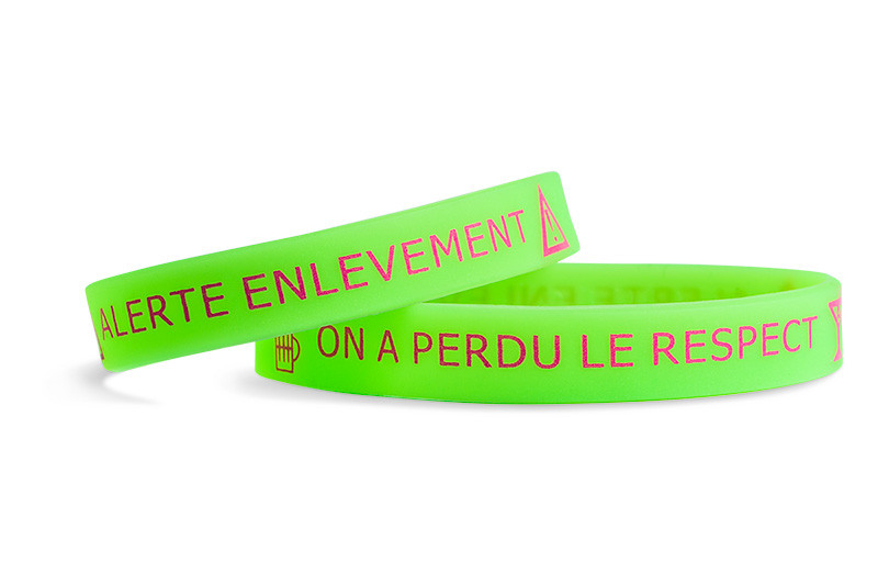 Das im Dunkeln leuchtende, wieder aufladbare Armband aus Silikon, auch Phosphor genannt, leuchtet im Dunkeln nachdem es einer Lichtquelle ausgesetzt wurde. Es leuchtet auch bei wei&szlig;em Silikon.